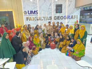Bersama Para Peserta Penggembira Muktamar, Bupati Wajo Silaturrahmi ke Fakultas Geografi UMS
