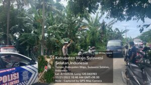 Polantas Polres Wajo Kawal Jenazah Hingga ke Liang Kubur