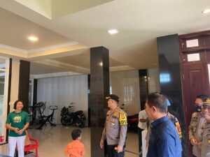 Kapolres Wajo Kunjungi Pos Pelayanan Natal 2022 dan Tahun Baru 2023