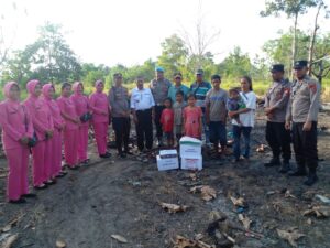 Bantuan Kemanusiaan dari Polda Sulsel Disalurkan di Sejumlah Polsek Wilkum Polres Wajo