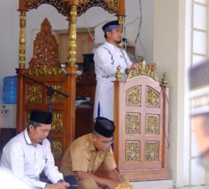 Syiar Islam, Elfrianto Anggota DPRD Wajo Fraksi PAN Membawakan Hikmah Isra Mi’raj di Masjid Nurul Yaqin