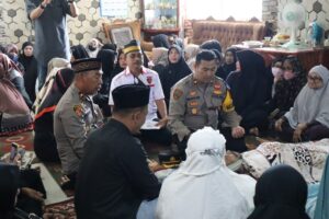 Turut Berduka Cita, Waka Polres Wajo Melayat ke Rumah Duka Sekrestaris Perbakin Wajo
