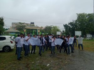 Siswa dan Alumni Demo, Guru Dimutasi 1 – 2 Hari