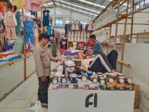 Bhabinkamtibmas Polsek Sajoanging Polres Wajo Giat Pam dan Berikan Himbauan