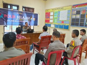 Kapolsek Bola Polres Wajo Memberikan Pembekalan Kepada Personilnya Melalui Giat Polri Belajar