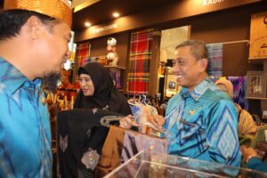 Pakaian Sutera Wajo, Pilihan Utama Saat Pembukaan Pameran Kerajinan Terbesar Asia Tenggara