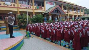 Polisi Goes to School, Kasat Lantas Polres Wajo Beri Motivasi ke Siswa SD 2 Sengkang