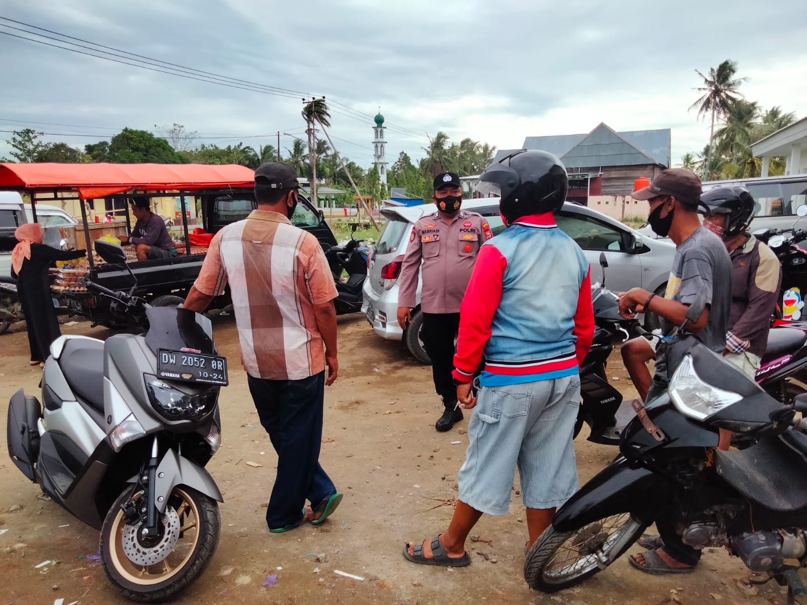 Kapolsek Sajoanging Polres Wajo Giat Patroli Kamtibmas di Pasar Jalang