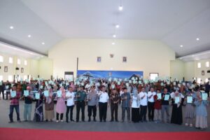 Wakapolres Wajo Hadiri Penyerahan 400 Sertifikat Tanah Gratis