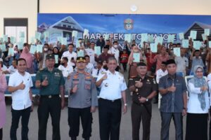 Serahkan 400 Sertifikat Tanah Gratis, Bupati Wajo : Momentum Rangkaian Kegiatan Peringatan HJW ke-624