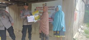 Polsek Sabbangparu Polres Wajo Menggelar Penyaluran Bantuan Kemanusian Untuk Negeri.