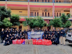 Mahasiswa Gizi Universitas Sipatokkong Mambo Bone Sukses Melakukan Kegiatan Berbagi Takjil di Bulan Ramadhan