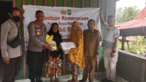 Kunjungi Warga yang Kurang Mampu,Polsek Keera Polres Wajo Kembali Salurkan Bansos di Wilkumnya