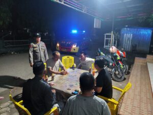 Antisipasi Gangguan Kamtibmas di Wilkumnya,Polsek Bola Polres Wajo Giat Patroli Biru