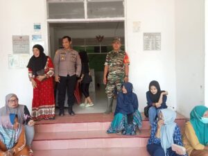 Bersinergi TNI – POLRI,Polsek Bola Polres Wajo Melakukan Monitoring Penyaluran dan Pengamanan Bantuan PKH Non Tunai