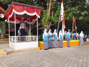Kasat Lantas Polres Wajo Menjadi Pembina Upacara Police Go To School di SMAN 3 Wajo