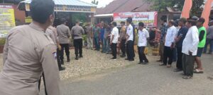 Kapolsek Keera Mendampingi Kasat Binmas Polres Wajo Dalam Rangka Penilaian Satkamling Sipakainge di Desa Awota Keera