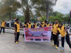 Personil Polres Wajo Giat Apel Pagi dan Bhakti Sosial di Masjid Agung Ummul Qura Sengkang