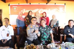 Kapolres Wajo Bersama TNI dan Tokoh Masyarakat Gelar Jumat Curhat di Desa Walanga