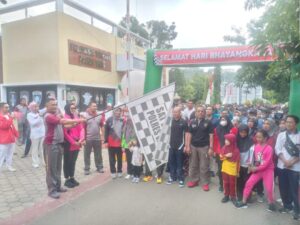 Kapolres Wajo Lepas Ratusan Peserta Olahraga Bersama Rangkaian HUT Bhayangkara ke 77