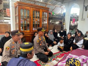Turut Berduka, AKBP Fatur Melayat Kerumah Warga Korban Penganiayaan