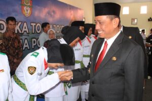 Berlangsung Khidmat, Amran Mahmud Kukuhkan 70 Anggota Paskibraka Kabupaten Wajo Tahun 2023