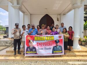 Polsek Pitumpanua Polres Wajo Laksanakan Minggu Kasih Bersama Masyarakat Lompo Loang