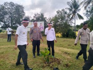 Polsek Majauleng Polres Wajo Gelar POLRI Lestarikan Negeri Penghijauan Sejak Dini
