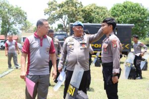Waka Polres Wajo Pimpin Pengecekan Peralatan Dalmas Persiapan Operasi Mantap Brata 2023-2024