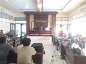Ketua Komisi I Dinilai Tidak Hargai Tugas Wartawan,RDP Pilkades Lompo Bulo Digelar Tertutup