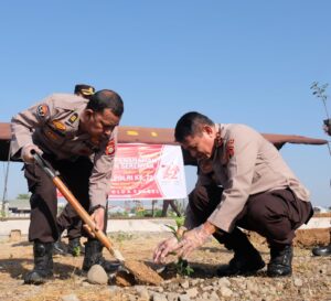 Hari Jadi Humas Polri ke-72, Bidhumas Polda Sulsel dan Polres Jajaran Tanam 4.545 Bibit Pohon