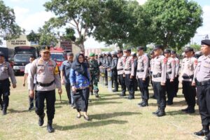 Dalam Rangka Pengamanan Pemilu, Kapolres Wajo Pimpin Apel Gelar Pasukan Operasi Mantap Brata