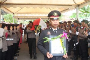 AIPDA Yunus Personel Polres Wajo Dimakamkan Secara Kedinasan, AKBP Fatur : Almarhum Sosok yang Bersahaja