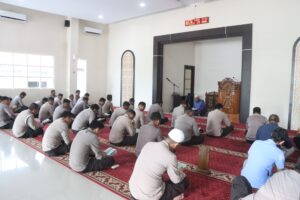 Polres Wajo Laksanakan Binrohtal Personil Dalam Rangka Peningkatan Iman Dan Taqwa Personil
