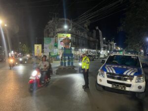 Personel Satlantas Polres Wajo Melakukan Patroli Serta Tindak Pengendara Bagi Melanggar