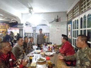 Sinergitas TNI-POLRI Hadir di Tengah Masyarakat Dalam Acara Pesta Pernikahan Kerukunan Keluarga Jawa