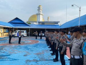 Sebelum Turun Melakukan Pamtur, Kasat Lantas Polres Wajo Berikan Arahan Kepada Anggotanya