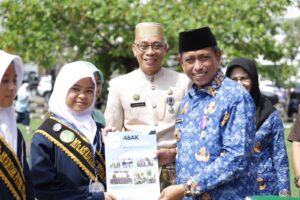 Upacara HUT KORPRI dan PGRI, Amran Mahmud : Keterpaduan Dan Sinergitas Aparatur Negara