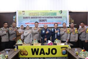 Sinergitas TNI-POLRI dan BPBD Wajo Laksanakan Kerja Bakti Dalam Rangka Cegah Banjir Di Musim Hujan