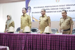 Duo Amran Serahkan Perpanjangan Surat Perjanjian Kerja ke 90 PPPK