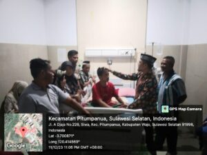 Anggota DPRD Wajo, Elfrianto Besuk Warga yang Sakit di RSUD Siwa