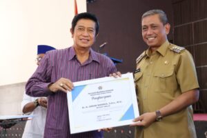 Dinilai Berkontribusi Terhadap Pengembangan PWI, Bupati Wajo, Forkopimda dan Kepala OPD Terima Penghargaan
