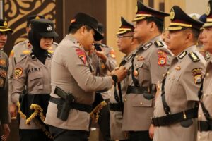 Kapolda Sulsel Pimpin Sertijab Karo SDM dari Kombes Denny ke Kombes Aris