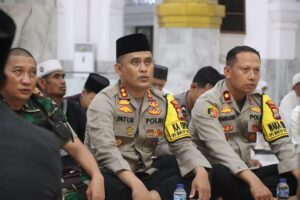 Kapolres Didampingi Waka Polres Wajo Hadiri Zikir dan Doa Bersama Sambut Tahun Baru 2024 di Masjid Agung Ummul Qurah Sengkang