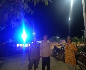 Personel Polsek Bola Polres Wajo Melaksanakan Patroli Blue Light, Ini Sasarannya