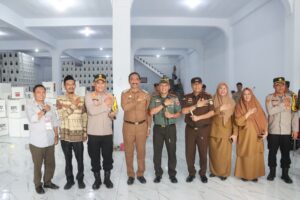 Kapolres Wajo bersama Kajari, Dandim dan Pemkab Monitoring Penyortiran Pelipatan Surat Suara Pemilu Tahun 2024