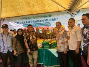 Kajari Wajo dan Bulog Gelar Gerakan Pangan Murah, Amran Mahmud : Upaya Tangani Inflasi