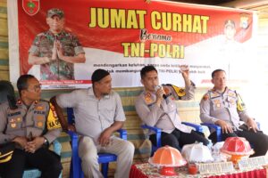 Kapolres Wajo, AKBP H. Fatchur Rochman, S.H., M.H., Sapa Warga Desa Lompobulo Melalui Jumat Curhat