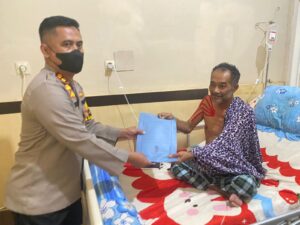 Kapolres Jenguk Kapolsek Gilireng Polres Wajo di Rumah Sakit Tenriawaru