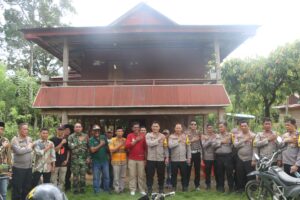 Kapolres Wajo GelarJumat Curhat di Wilayah Terpencil Desa Awo Keera